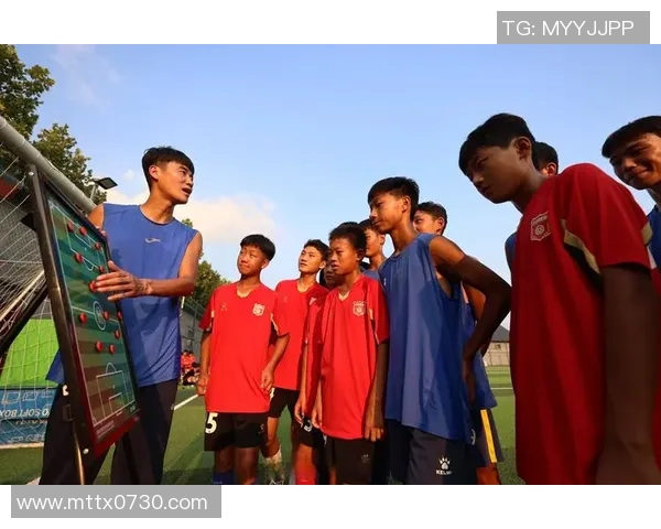 足球明星在绿茵场上挥洒汗水的精彩瞬间定格成永恒的艺术之美