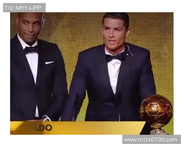 足球明星在比赛中精彩反击瞬间重现当场复仇视频引发热议